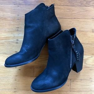 Steve Madden Whysper Black Nubuck Leather Ankle Bootie_Size 7